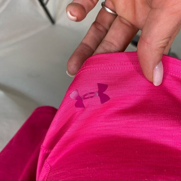 Ladies Under Armour Bright Pink Cold Gear Fitted 1/4 Zip Jacket Size Medium - Picture 12 of 13